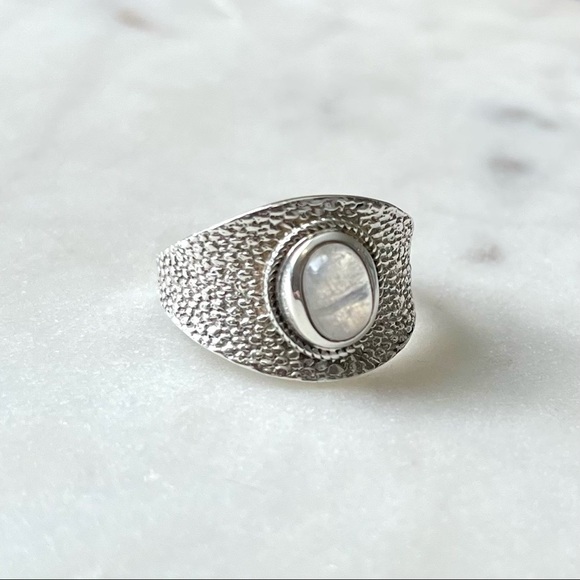 Jewelry - Oval White Moonstone Sterling Silver Textured Band Ring